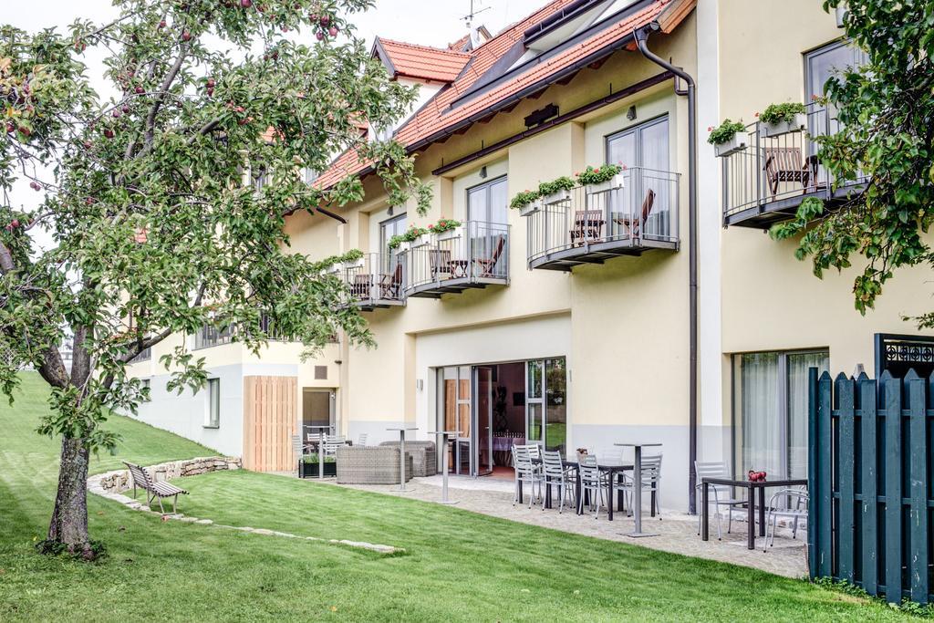 Hotel Turmhof Gumpoldskirchen Exterior foto